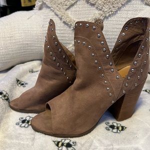 Report Studded booties